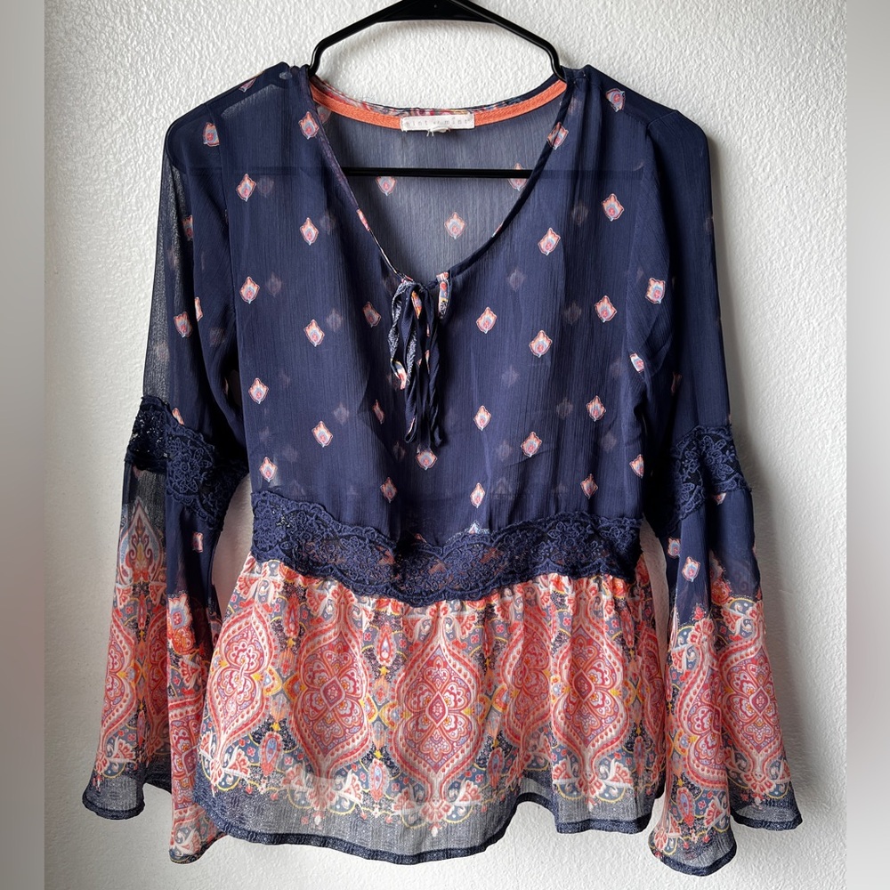 Cute boho blouse. No tears or stains!